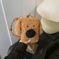 Bolso bandolera de perro de peluche en caqui oscuro con correa marrón ajustable - Marrón