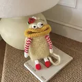 Süße beige Häkel-Handytasche mit lustigem großem gelbem Mund und kleiner roter Blume - Gelb