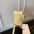 Minibolso de ganchillo hecho a mano para móvil con tulipanes y asa de perlas en blanco - Amarillo Degradado