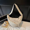 Bolso de media luna blanco crema con tirador trenzado y correa ancha ajustable - Blanco Roto