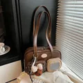 Braune Vintage PU-Leder Umhängetasche mit Klarsichtfach und süßem Bärenanhänger - Mit Anhänger / Braun