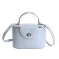 Sac carré structuré bleu clair avec fermoir pivotant argenté et poignée supérieure courbe - Bleu Sans Pendentif