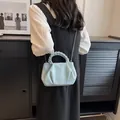 Sac nuage plissé bleu clair à la mode avec poignée tissée et bandoulière chaîne argentée - Bleu Brume