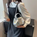Sac nuage métallisé argenté avec poignée tressée et bandoulière en chaîne fine - Argent