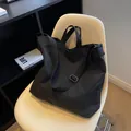 Grand sac cabas noir en toile avec bandoulière réglable et fermeture à pression - Noir