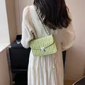 Sac bandoulière vert pistache avec surpiqûres en V élégantes et chaîne pour femmes - Vert