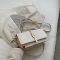 Borsa a tracolla rettangolare beige minimalista con fibbia in metallo dorato fine - Beige