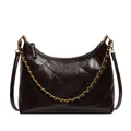 Gesteppte dunkelbraune Hobo-Tasche aus glänzendem Leder mit goldener Kette - Kaffeebraun