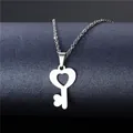 Collana con ciondolo a chiave a cuore cavo in acciaio inossidabile 304 lucido argento - Stile Chiave di Cuore (XL237)