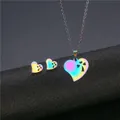 Regenbogen-Edelstahl-Schmuckset mit hohlem Herzanhänger, Halskette und Ohrsteckern - Regenbogen (TZ-298)