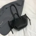 Schwarze Tragetasche mit Litschi-Muster, Kontrastnähten und doppelten Griffen - Schwarz