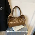 Braune Retro-Tote-Bag aus glänzendem Leder für Damen, ideal für Büro und Freizeit - Braun