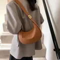 Borsa hobo a mezzaluna in pelle marrone caramello con fibbia dorata regolabile chic - Marrone / 24.5*7.5*20