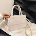 Borsa tote leopardata bianco crema in pelle sintetica liscia con logo in rilievo - 24*10*16.5 / Bianco Riso (Senza Ciondolo)