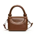 Sac à main en cuir marron caramel avec rabat arrondi et bandoulière amovible - Marron