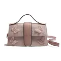 Sac à main carré rose en similicuir avec appliques papillons 3D et poignée - Rose