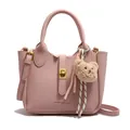 Sac seau rose grainé avec breloque d'ours mignonne et bandoulière réglable chic - Rose Avec Pendentif