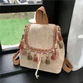 Zaino bohémien in paglia con nappe colorate e ricamo etnico per le vacanze estive - Nappa Bianco Sporco