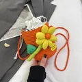 Mini borsa a secchiello intrecciata arancione con fiori e tracolla in corda - Arancione