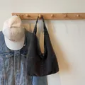 Minimalistische große schwarze Denim Hobo Tote Bag für den Alltag im Vintage-Stil - Schwarz