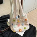Borsa tote all'uncinetto color crema con motivi floreali colorati e manici larghi - Beige