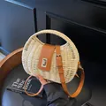 Borsa in paglia intrecciata beige con finiture in pelle marrone e chiusura a vite - Bianco Sporco