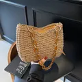 Stroh-Handtasche mit bernsteinfarbener Harzkette in natürlichem Khaki-Finish - Khaki