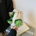 Sac pochon fait main au crochet avec rose verte en fil de coton blanc crème - Vert