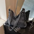 Grote donkergrijze denim tote bag met vintage wassing en zilveren metalen ringdetail - Zwart
