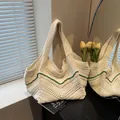 Sac fourre-tout en tricot blanc avec bordure verte ondulée et crochet ajouré pour la plage - Blanc