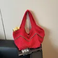 Sac fourre-tout en tricot rouge avec bords festonnés verts et décoration de tulipes - Bordeaux