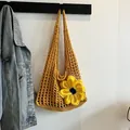 Bolso de hombro amarillo de ganchillo con flor 3D para vacaciones en la playa - Amarillo