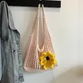 Bolso de playa de ganchillo rosa con girasoles amarillos y diseño de malla calada - Blanco Roto