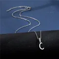 Collana con ciondolo a forma di lettera C in acciaio inossidabile lucido ed elegante - Lettera C