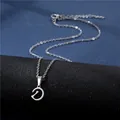 Collana in acciaio inossidabile argento lucido con ciondolo lettera D e catena sottile - Lettera D