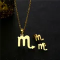 Parure di gioielli Scorpione dorata con collana e orecchini su sfondo scuro opaco - Scorpione