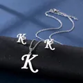 Details zum polierten silbernen Schmuckset mit K-Halskette und Ohrsteckern aus Edelstahl - Buchstabe K / Silber
