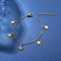 Minimalistische gouden roestvrijstalen armband met vijf sterrenhangers en een karabijnsluiting - Gouden Stijl (SL102)