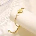 Λεπτομέρεια από χρυσό βραχιόλι δελφίνι 18K με καρδούλα στην αλυσίδα επέκτασης - Κοίλο Δελφίνι (XLJ124)