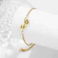 Bracelet en acier inoxydable doré avec un charm fleur ajouré et un petit pendentif cœur - Février