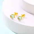 Détails de boucles d'oreilles carrées en zircon bleu clair et monture dorée - Bleu Clair