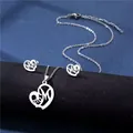 Dettaglio del pendente a cuore in argento e orecchini con incisione Mom su tessuto - Stile Cuore MOM (TZ-26(Y))