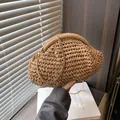 Naturbraune Stroh-Cloud-Tasche mit Goldkette für den Sommerurlaub am Strand - Khaki