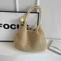 Beige gewebte Strohtasche mit Doppelgriffen und natürlicher Textur für Strandurlaube - Gebrochenes Weiß