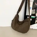 Große dunkelbraune Canvas Umhängetasche mit verstellbarem Gurt im minimalistischen Stil - Braun