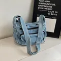 Sac bandoulière en denim bleu clair avec sangle réglable et plusieurs fermetures - Taille unique / Bleu clair