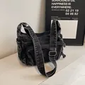 Sac bandoulière en denim noir délavé rétro avec poches zippées et sangle réglable - Taille unique / Noir
