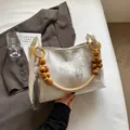 Borsa beige in broccato floreale con manico in legno e nappa grigia decorativa - Bianco Sporco