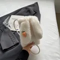 Borsa porta cellulare in peluche bianca con orecchie di coniglio e dettaglio carota - Bianco Sporco