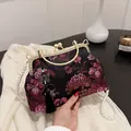 Abendtasche im chinesischen Stil mit lila Blumenstickerei und Perlenkette - Lila
